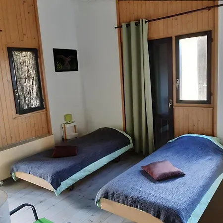 Minimum 10 Days - Nice Attic Studio Montana-Aminona Apartman