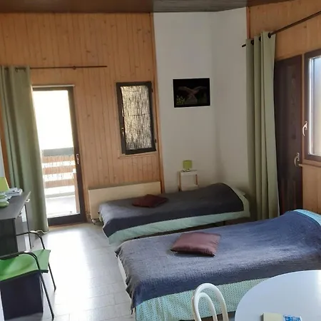 Attic Montana-aminona 14 Days Minimum * كرانز مونتانا